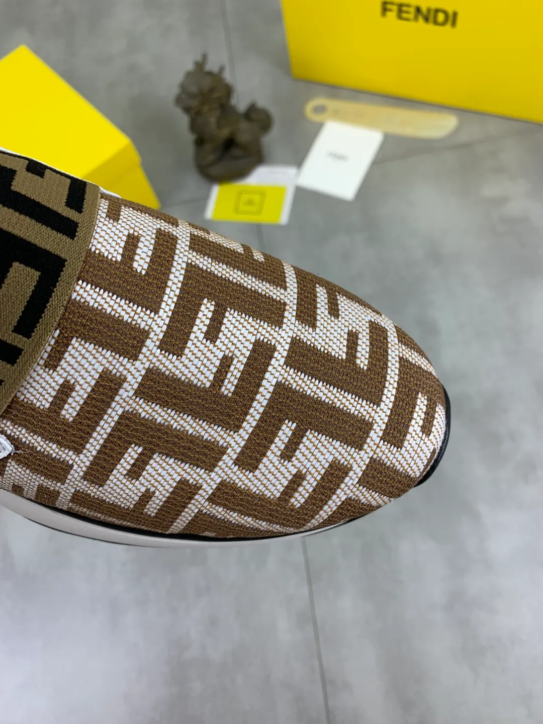 ​Men's shoes 💰P440 💰【New】Little monster 🆘 New FENDI 🕶️🕶️Simple routing effect, showing an elegant and cool driving shoe 🎬Using imported calfskin + first-layer pigskin lining🐂Excellent material🎬Detailed workmanship 🤗Comfortable foot feel➰➰. ​Pair it with any outfit to show your taste and temperament, low-key luxury ♻️Design ​simple and elegant ​noble and fashionable 🍃​Very loved and favored by trendy men 💓❤️size: 38-44 (45 customized) 3️⃣colors available